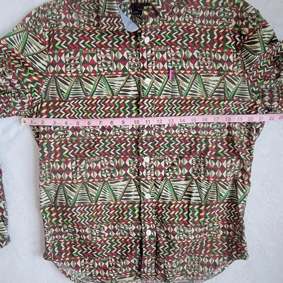 MNWKA Mens Button Down Shirt Red Green Black Tribal Design Size M - Picture 10 of 10
